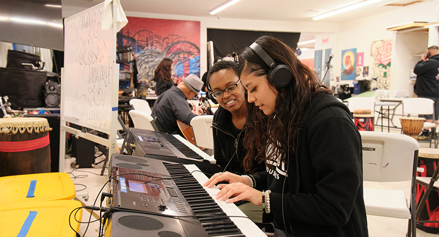 link to Bloomberg Arts Internship program insternships page